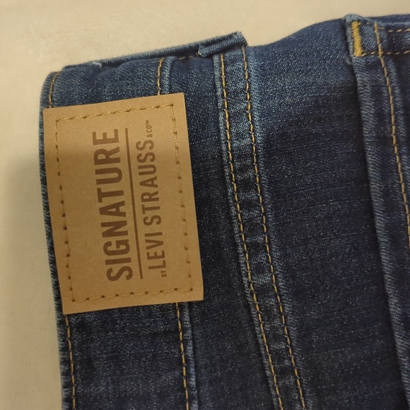 Signature by Levi Strauss woman's mid rise boot cut blue jeans size 10 30W 32L - Picture 5 of 6